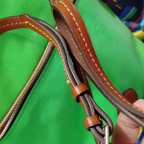 DOONEY & BOURKE Vibrant Green Crossbody Bag! Sturdy Leather In Great Condition! - Picture 13 of 14